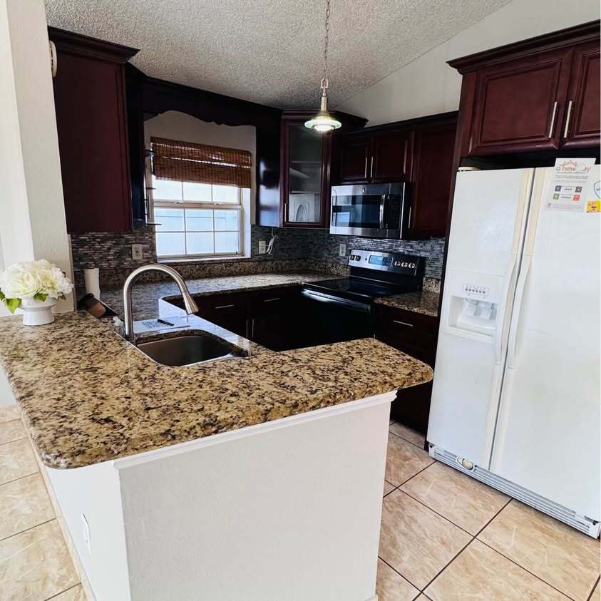 Building Photo - 9355 Dearmont Ave