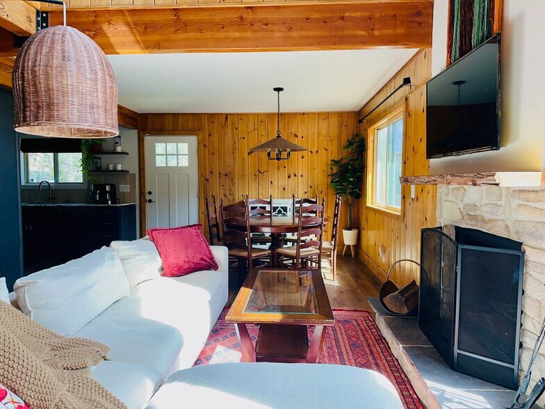 Building Photo - 22374 Glenwood Dr