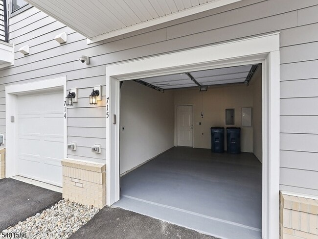 Building Photo - 715 Parker Blvd