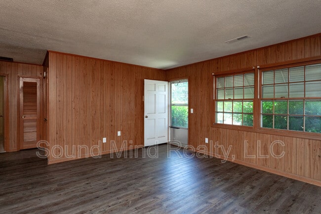 Building Photo - 203 S Alston St