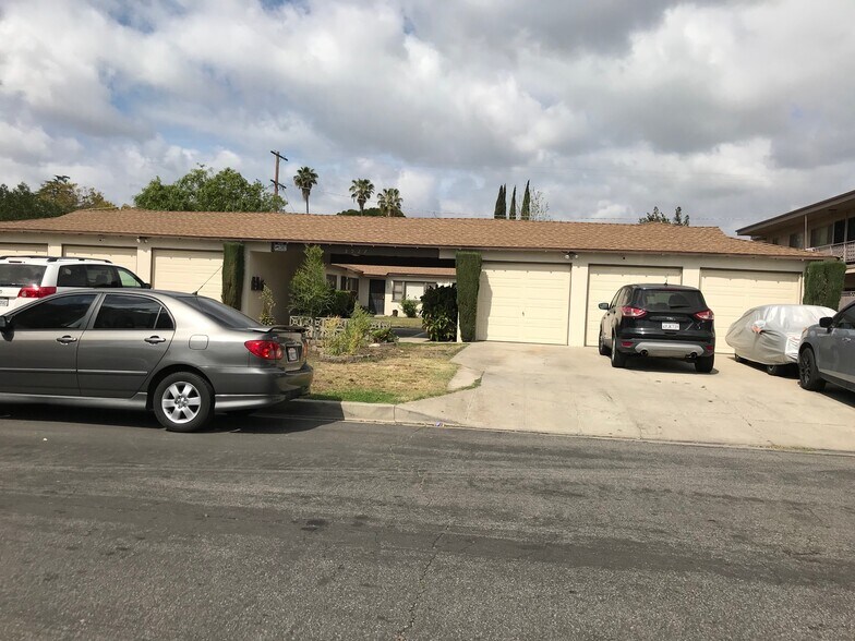 Garage+2 car parking - 5927 Lemp Ave
