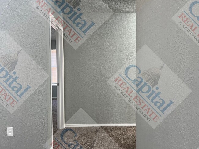 Building Photo - Cozy 3 Bedroom