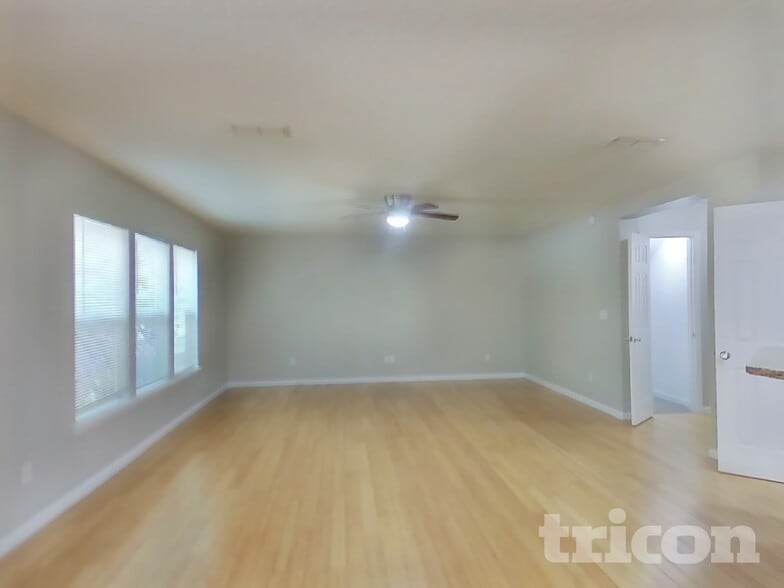 Building Photo - 11982 Alexandra Dr