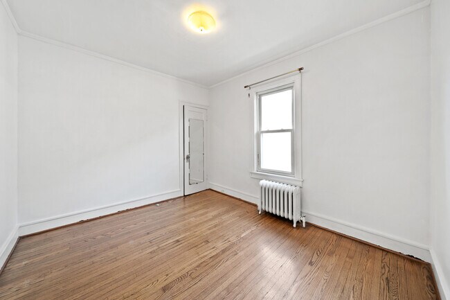 Building Photo - 616 Circle Ave