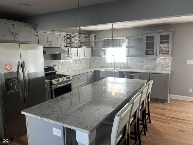 Building Photo - 1480 E 71st St