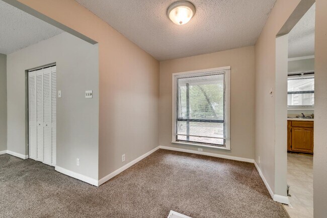 Building Photo - 1440 Moran Dr