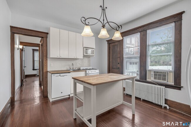 Building Photo - 66 Brownell St