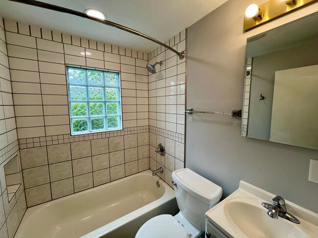 Building Photo - 2 bed 1 bath single family home in Wausau