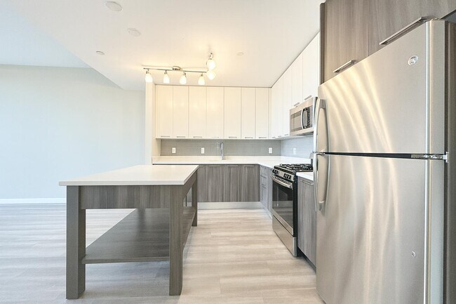 Building Photo - 1524 Sheepshead Bay Rd