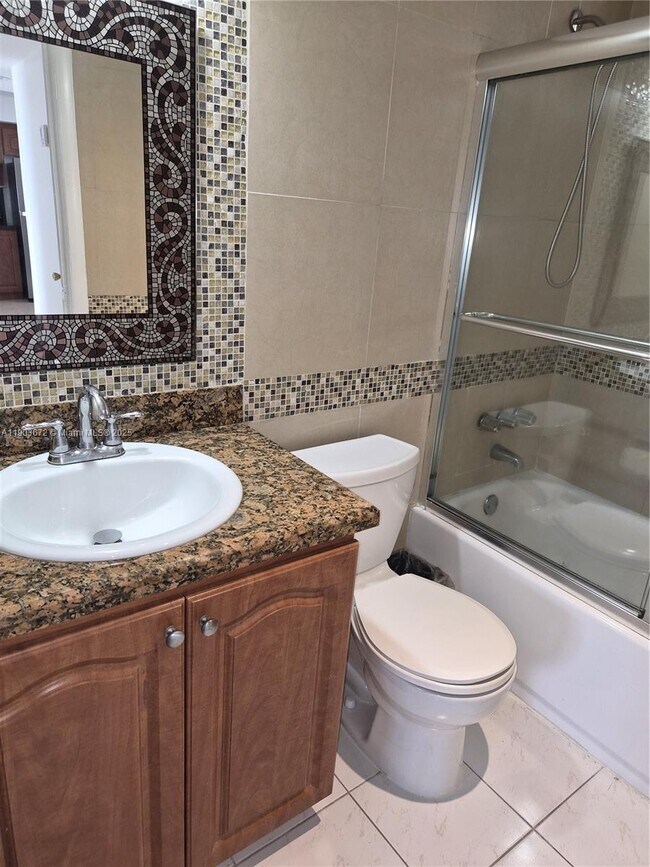 Building Photo - 2910 Point E Dr