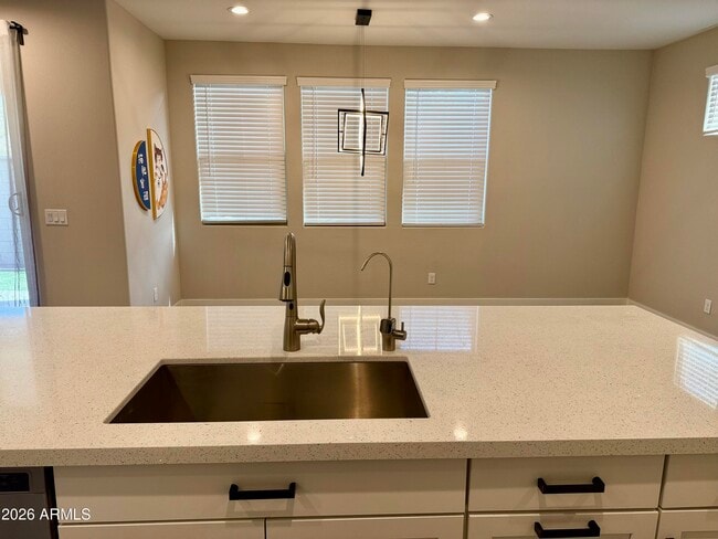 Building Photo - 1099 S Peden Dr