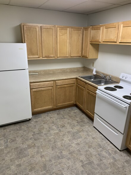 Building Photo - 140 N Canal St