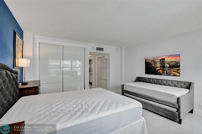 Building Photo - 3750 Galt Ocean Dr