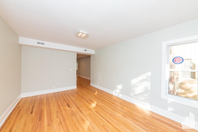 Building Photo - 2 bedroom in Chicago IL 60613