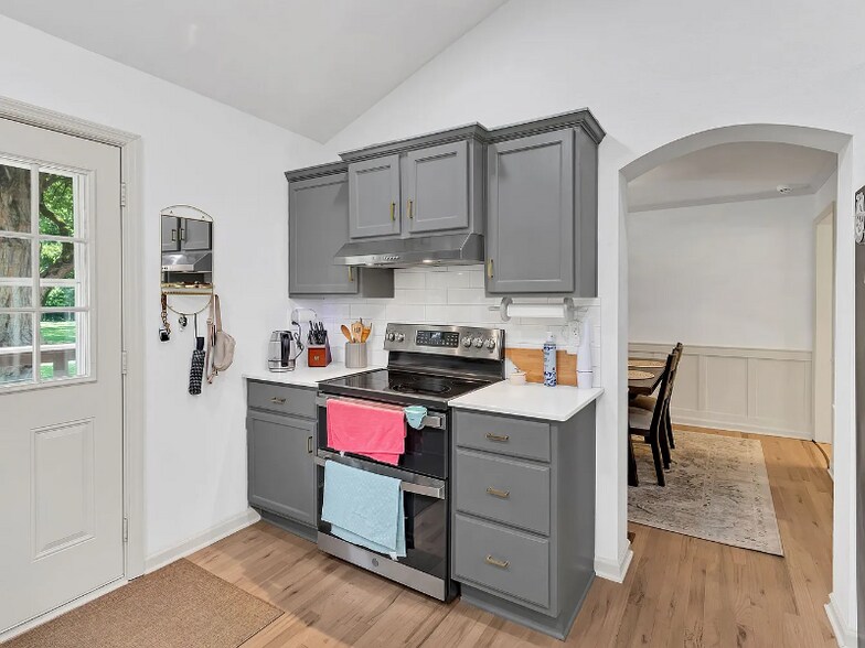 Building Photo - 457 Ewing Ln