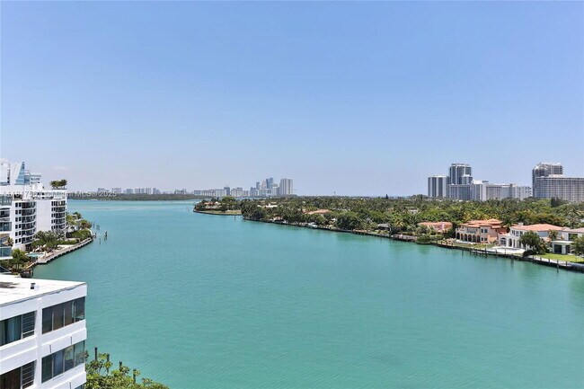 Building Photo - 9821 E Bay Harbor Dr