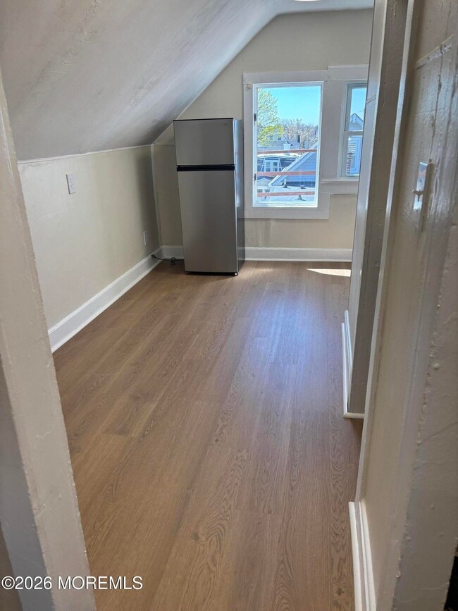 Building Photo - 114 Heck Ave