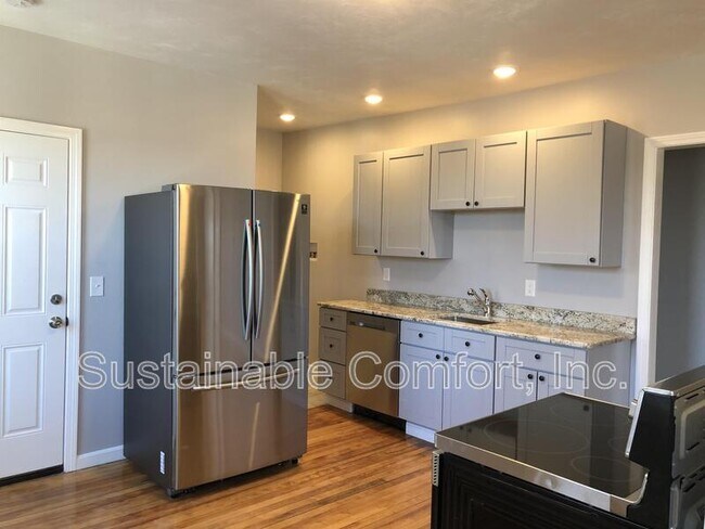 Building Photo - 42 Windsor St