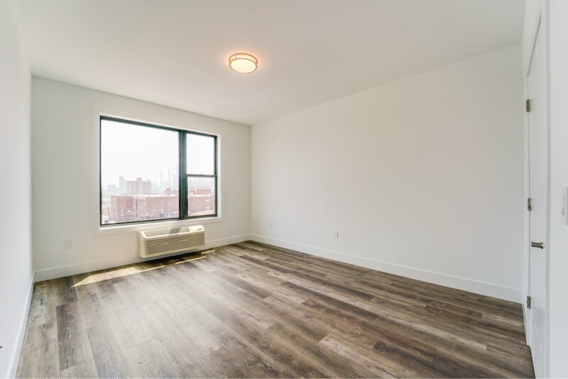 Building Photo - 400 69th St