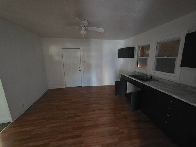 Building Photo - 854 Mildred Ave