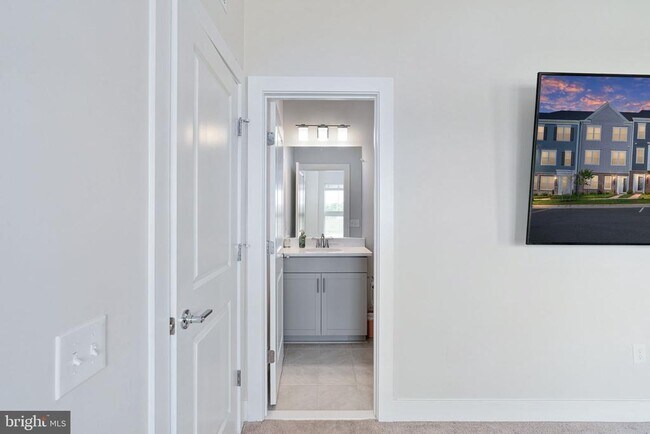 Building Photo - 1747 Riverbluff Ave