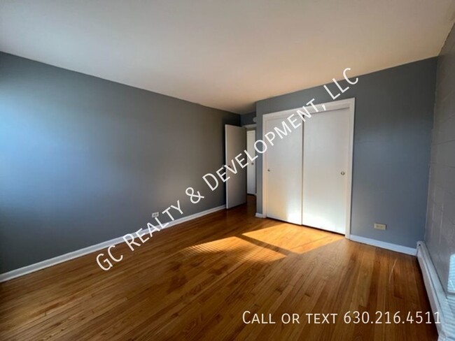 Building Photo - ****2ND FLOOR / 2 BDRM / 1 BTH / APPLIANCE...