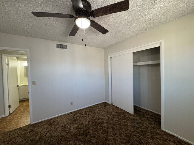 Building Photo - 3BR 2Ba home w/Large Fenced yard with RV g...
