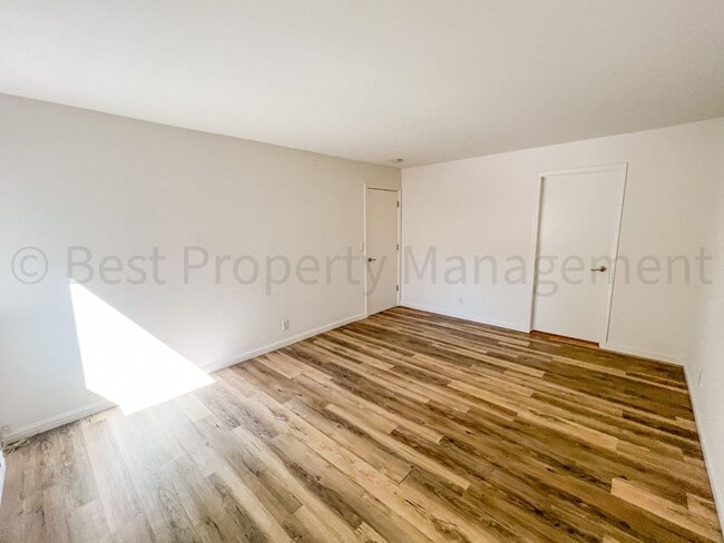 Building Photo - Cozy 2 Bedrooms; 1 Bathroom Condo in Warm ...