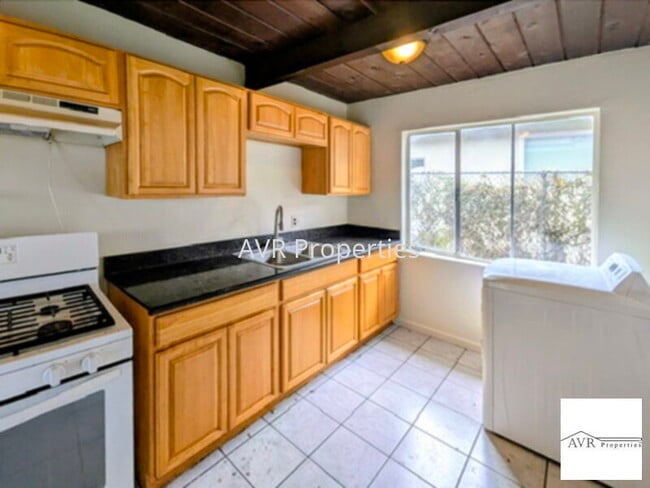 Building Photo - Fantastic two bedroom Livermore duplex with storage