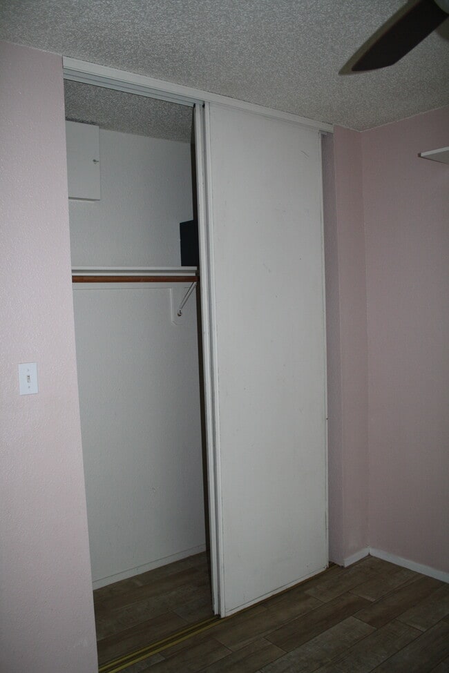 Building Photo - 2119 Foxglove Ct