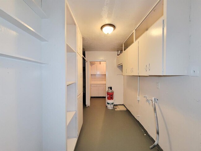 Building Photo - 1703 Raintree Dr