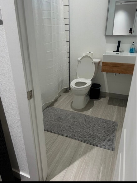 Building Photo - 4813 Owenwood Ave