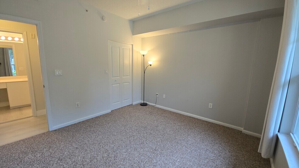 Building Photo - 5800 W Sample Rd