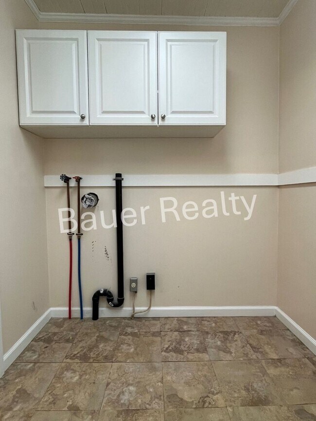 Building Photo - Three bedrooms, one and a half baths