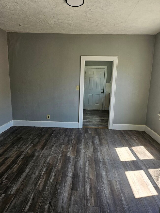 Building Photo - Nice 2 Bedroom 1 Bath House *EHA Accepted*