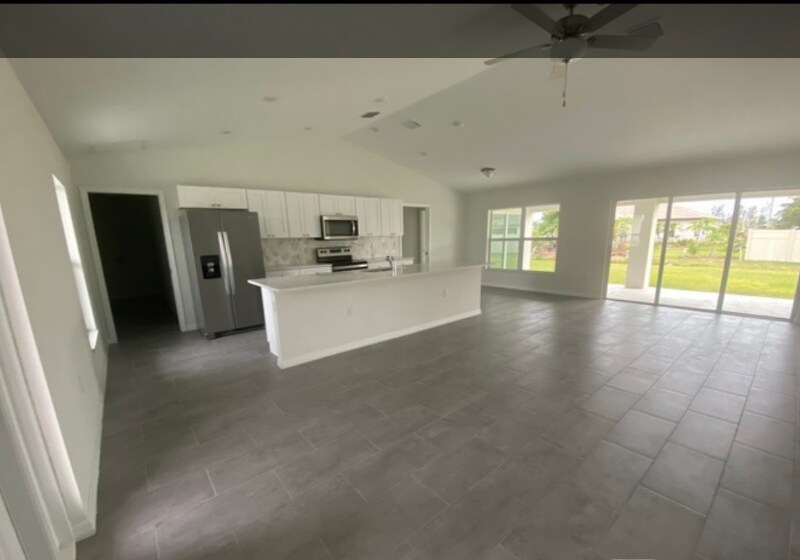 Building Photo - 2926 Diplomat Pkwy W