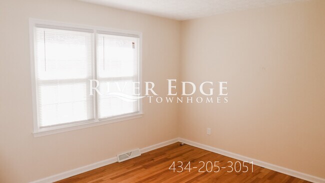 Master Bedroom - 504 Lusardi Dr