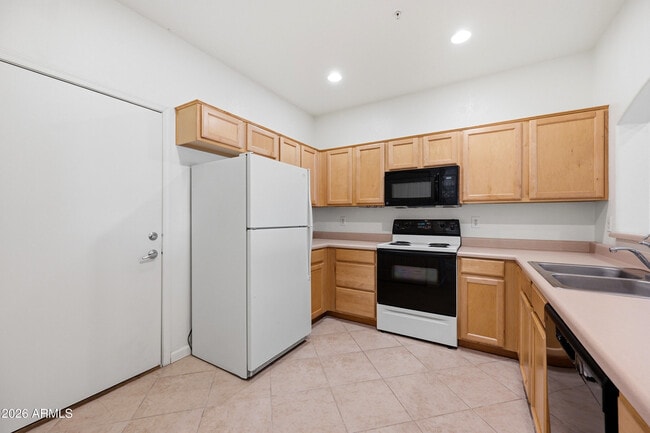 Building Photo - 7021 E Earll Dr
