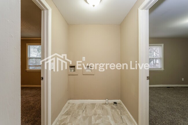 Building Photo - 222 Charles Ave