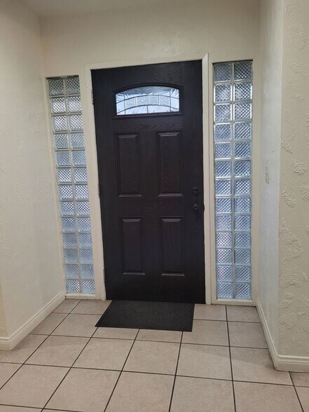 Building Photo - 10854 Marklein Ave