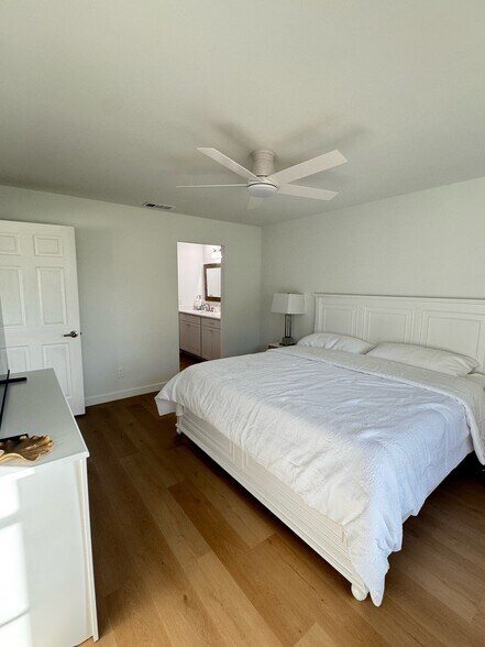 Building Photo - 529 Mardel Dr