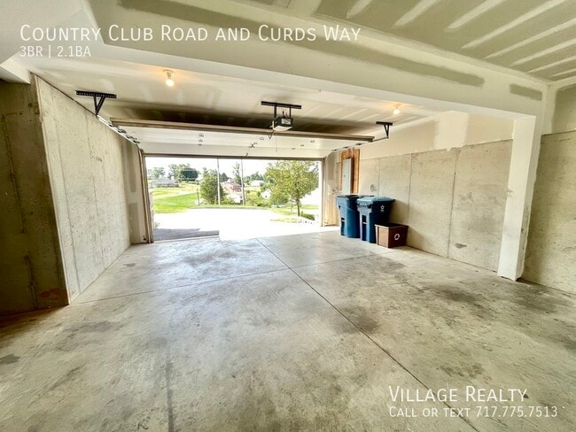 Building Photo - 703 Country Club Rd