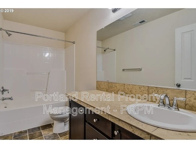 Building Photo - 5113 SE Lone Oak St