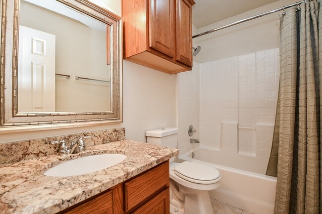 Building Photo - 6206 Fawnlake Dr