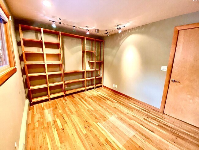Building Photo - Stunning, 4 Bedroom, 3500 Square Foot, Highland's Home in Boise's North End