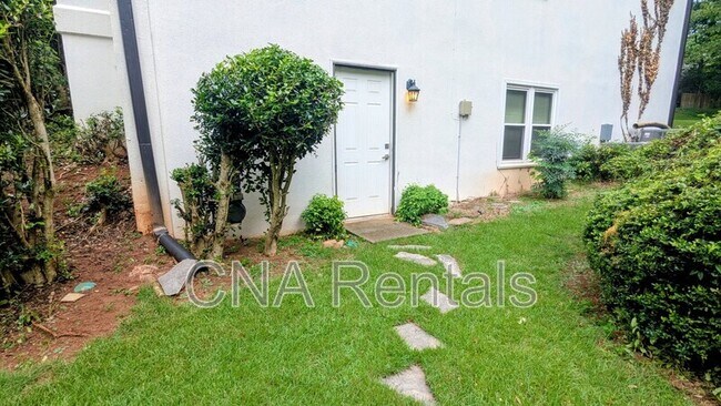 Building Photo - 573 Trailwood Ln SW