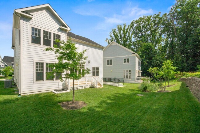 Building Photo - 5 Bed 4.5 Bath - Bethesda Single Family - ...