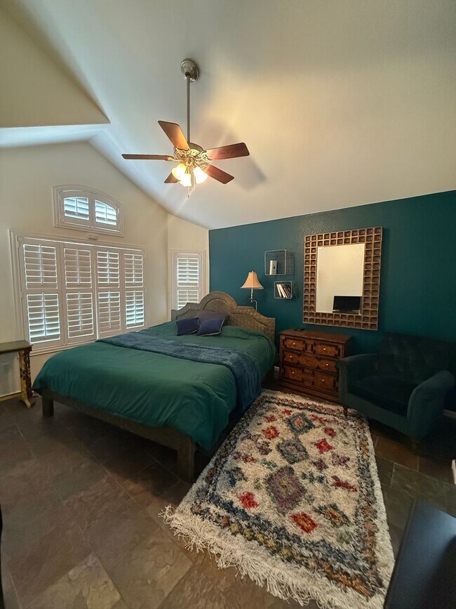 Building Photo - Move in Special- Beautiful Furnished 3 Bedroom/2.5 Bathroom Single Family Home with Flexible Leas...