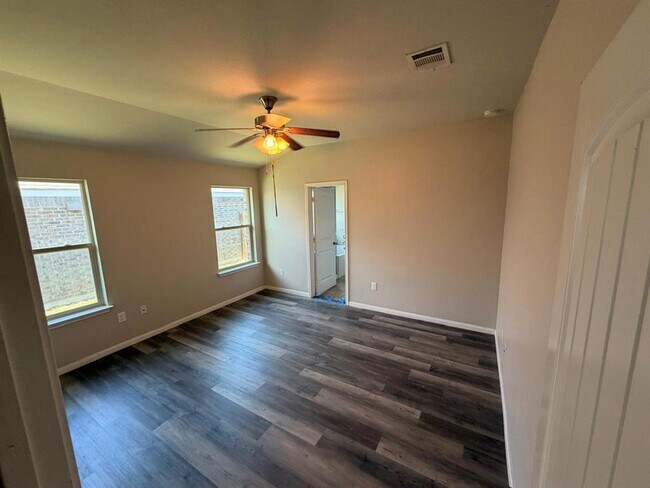 Building Photo - 1925 Alvarado Dr