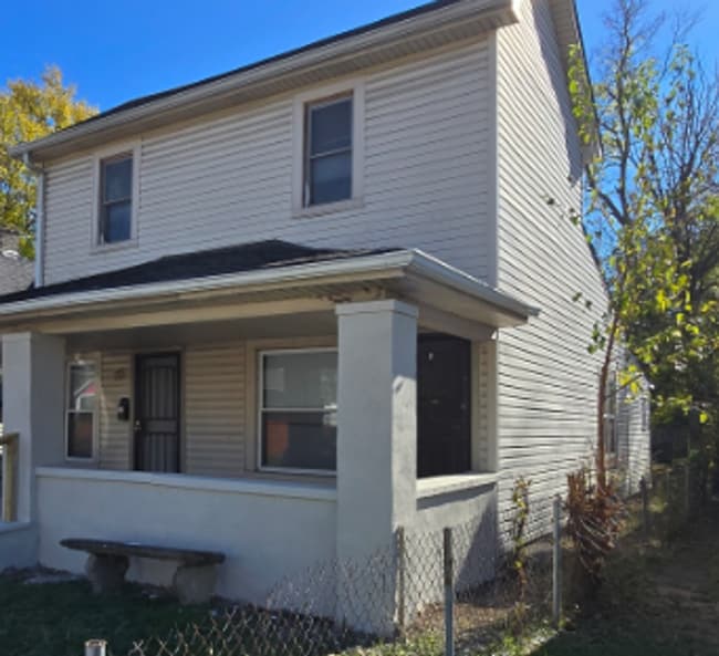 Primary Photo - Westside Three Bedroom Duplex Located near...